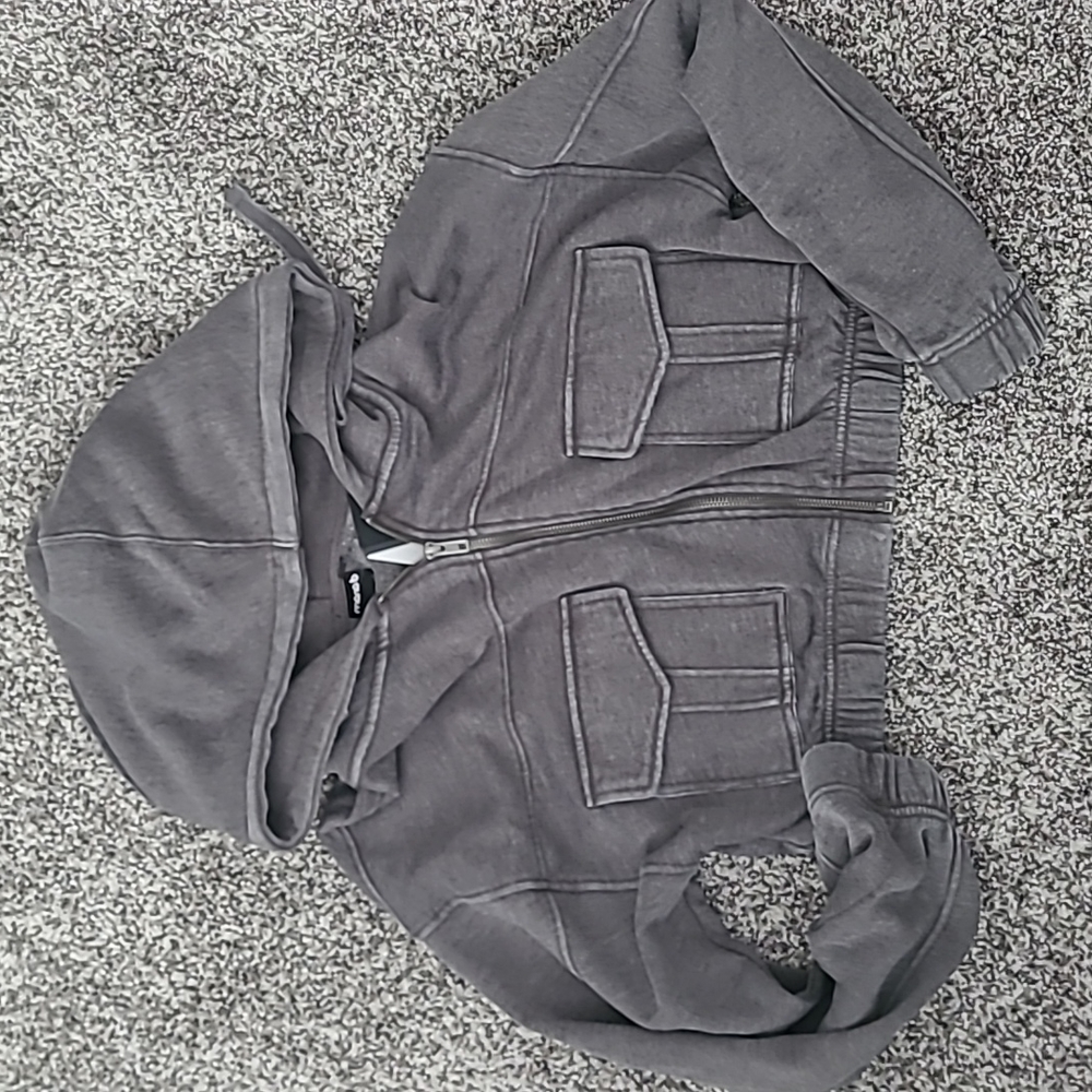 NWT crop gray zip up